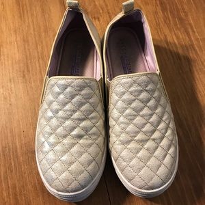 Size 4 Women’s Sketchers flats memory foam